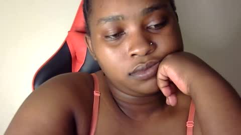 Snapshot of african001 chatting on 10/14/25, 03:18 stella online show from 10/14/25, 03:18