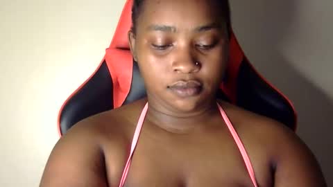 Snapshot of african001 chatting on 10/14/25, 04:41 stella online show from 10/14/25, 04:41