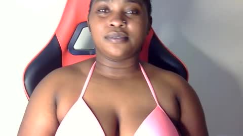 Snapshot of african001 chatting on 10/15/25, 04:45 stella online show from 10/15/25, 04:45