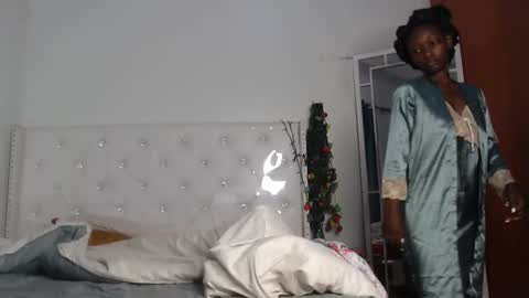 Snapshot of africanpetitequeen chatting on 02/10/25, 01:03 CIARA online show from 02/10/25, 01:03