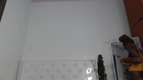 Snapshot of africanpetitequeen chatting on 02/11/25, 07:27 CIARA online show from 02/11/25, 07:27