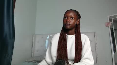 Snapshot of africanpetitequeen chatting on 10/13/25, 09:53 CIARA online show from 10/13/25, 09:53