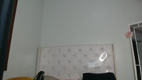 Snapshot of africanpetitequeen chatting on 10/18/25, 10:05 CIARA online show from 10/18/25, 10:05