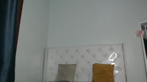 Snapshot of africanpetitequeen chatting on 10/20/25, 01:11 CIARA online show from 10/20/25, 01:11