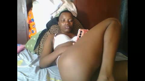 PHOEBE online show from 04/04/26, 05:06