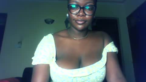 Snapshot of afrilola chatting on 06/06/26, 04:12 afrilola online show from 06/06/26, 04:12