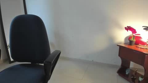 Lorena online show from 12/17/25, 01:17