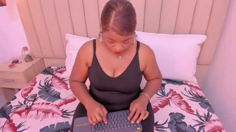 Snapshot of afrodita_de_amor chatting on 09/17/25, 11:23 Vr. online show from 09/17/25, 11:23