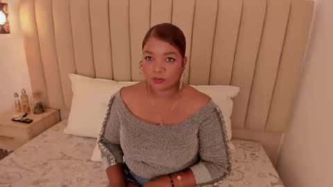 Snapshot of afrodita_de_amor chatting on 09/18/25, 11:34 Vr. online show from 09/18/25, 11:34