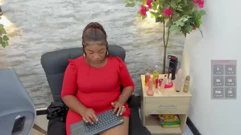 Snapshot of afrodita_de_amor chatting on 10/10/25, 12:04 Vr. online show from 10/10/25, 12:04