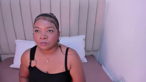 Snapshot of afrodita_de_amor chatting on 10/28/25, 11:36 Vr. online show from 10/28/25, 11:36