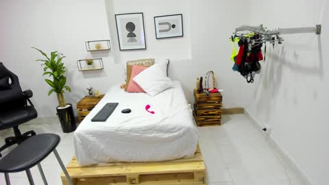 Snapshot of afrodita_martinez chatting on 12/15/24, 07:13 Afrodita online show from 12/15/24, 07:13