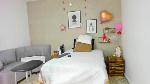 Snapshot of afrodita_martinez chatting on 02/17/25, 08:26 Afrodita online show from 02/17/25, 08:26