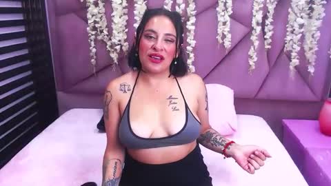 afroditaowen_ online show from 10/24/25, 11:39