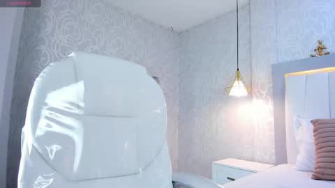 Snapshot of afrodytasky chatting on 10/18/25, 12:06 A F R O D I T A online show from 10/18/25, 12:06