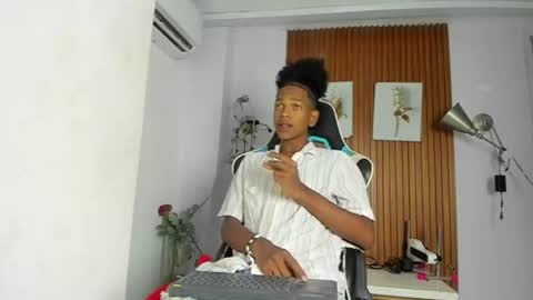 Snapshot of afrowayuu chatting on 06/15/26, 05:26 afrowayuu online show from 06/15/26, 05:26
