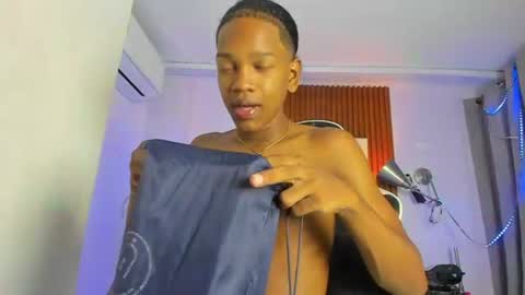 Snapshot of afrowayuu chatting on 06/22/26, 11:07 afrowayuu online show from 06/22/26, 11:07