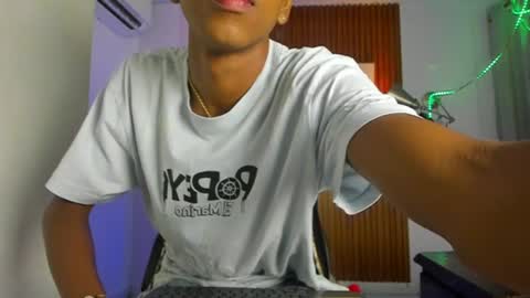 Snapshot of afrowayuu chatting on 06/23/26, 10:57 afrowayuu online show from 06/23/26, 10:57