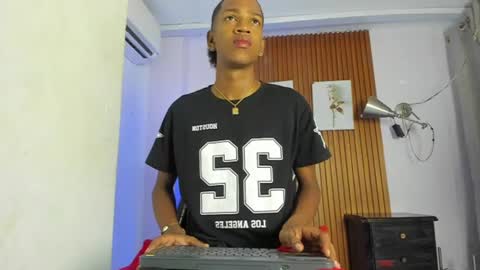 Snapshot of afrowayuu chatting on 06/24/26, 11:20 afrowayuu online show from 06/24/26, 11:20