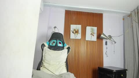 Snapshot of afrowayuu chatting on 06/27/26, 11:04 afrowayuu online show from 06/27/26, 11:04