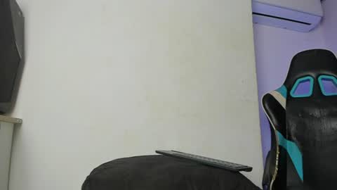 Snapshot of afrowayuu chatting on 06/27/26, 12:22 afrowayuu online show from 06/27/26, 12:22