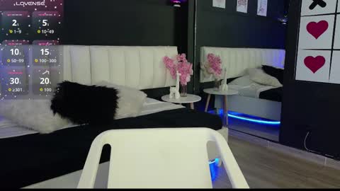 Snapshot of agata_evans_ chatting on 10/31/25, 05:03 AGATA online show from 10/31/25, 05:03