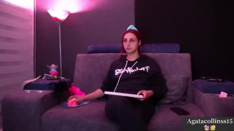 Agata Collinss online show from 11/11/25, 06:35