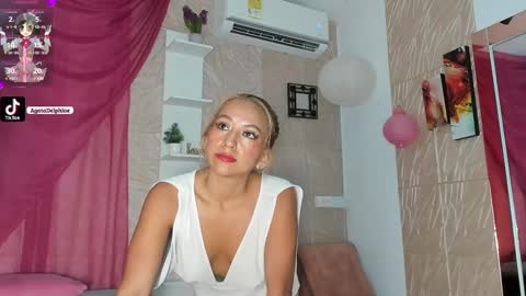 Snapshot of agatadelphine_mr chatting on 01/25/25, 03:20 Agatadelphine online show from 01/25/25, 03:20