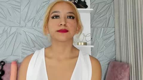 Snapshot of agatadelphine_mr chatting on 10/06/25, 01:08 Agatadelphine online show from 10/06/25, 01:08