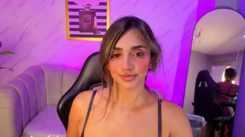 Snapshot of agatha_brooks_t chatting on 05/19/26, 12:33 AGATHA online show from 05/19/26, 12:33