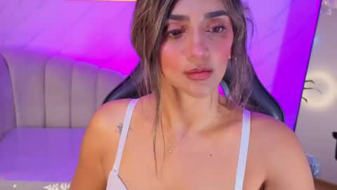 Snapshot of agatha_brooks_t chatting on 05/20/26, 12:33 AGATHA online show from 05/20/26, 12:33
