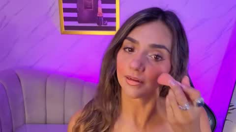 Snapshot of agatha_brooks_t chatting on 06/04/26, 12:33 AGATHA online show from 06/04/26, 12:33
