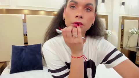 Agatha Mendoza  online show from 11/12/25, 11:47