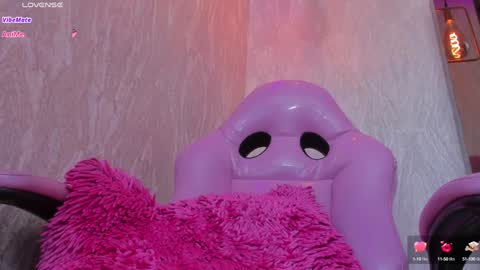 Snapshot of agatha_russh_ chatting on 01/30/25, 09:36 LUNNA online show from 01/30/25, 09:36