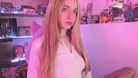Snapshot of agathaa_ks_ chatting on 01/14/25, 07:21 Camila 2 online show from 01/14/25, 07:21