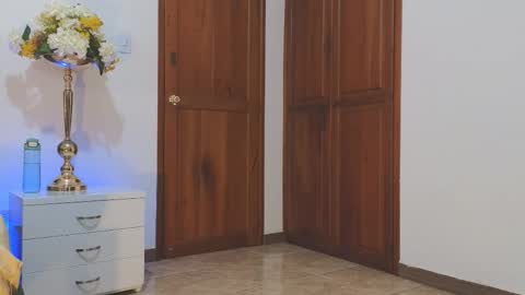 Agathaa white online show from 09/15/25, 11:43