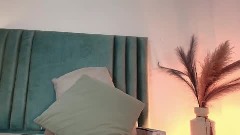 Agathaa white online show from 09/27/25, 01:32