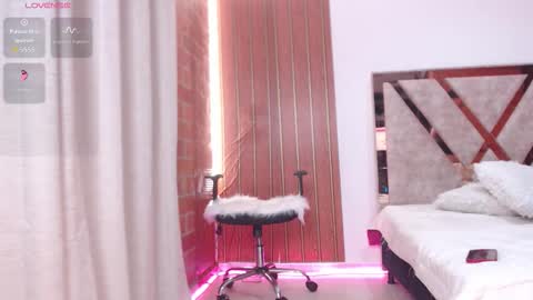 Agathaa white online show from 11/28/25, 10:51