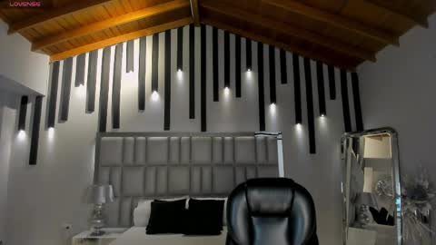 Agatha online show from 03/30/26, 12:00