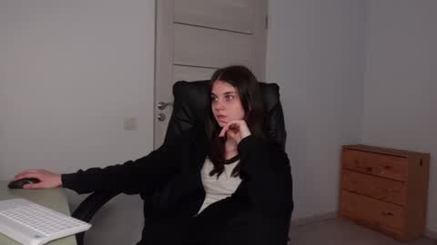 Agelina Lilly Laura online show from 01/25/25, 09:04