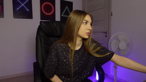 Agelina Lilly Laura online show from 02/15/25, 06:44