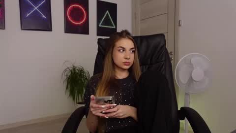 Agelina Lilly Laura online show from 02/15/25, 09:49