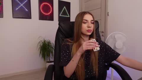 Agelina Lilly Laura online show from 02/15/25, 12:54