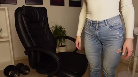 Agelina Lilly Laura online show from 02/15/25, 10:10