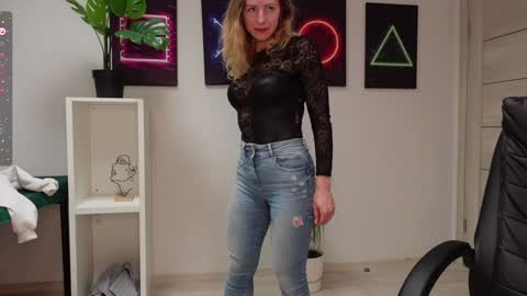 Agelina Lilly Laura online show from 02/26/25, 07:20