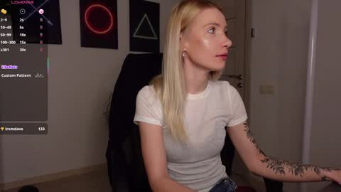 Agelina Lilly Laura online show from 03/12/25, 07:02