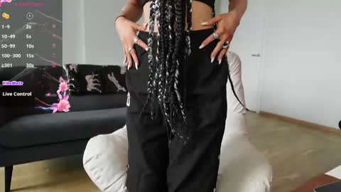 Agelina Lilly Laura online show from 05/14/26, 10:33