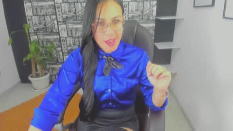 Snapshot of aghata_moon chatting on 12/23/24, 06:27 Aghata Moon online show from 12/23/24, 06:27