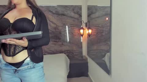 agnes_02 online show from 10/18/25, 11:44