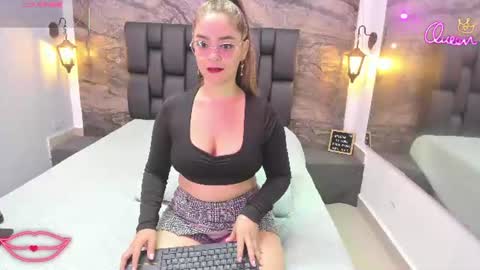 Snapshot of agnes_02 chatting on 06/27/26, 12:10 agnes_02 online show from 06/27/26, 12:10
